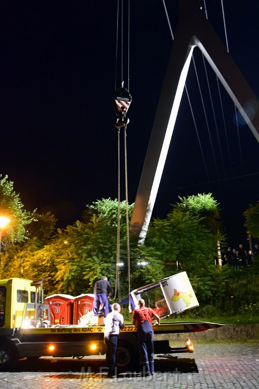 Koelner Seilbahn Gondel blieb haengen Koeln Linksrheinisch P984.JPG - Miklos Laubert